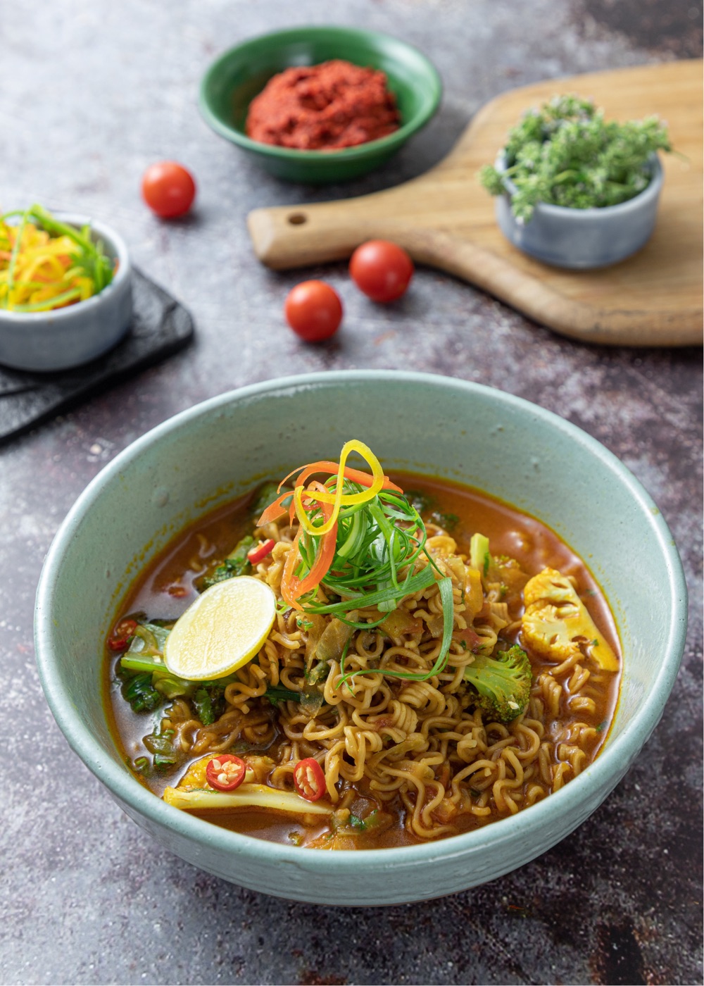 Bol et aliments colorés de la diététique chinoise
