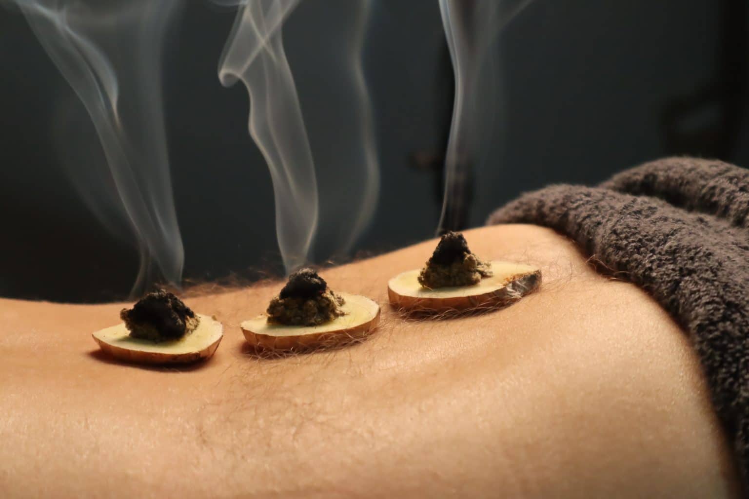 Plantes et racines dont l'armoise utilisée en moxibustion